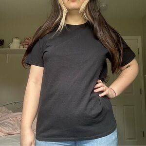 simple black tshirt